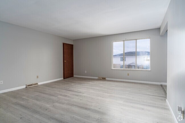2 habitaciones, 1 baño - 800 pies cuadrados - - Thomas White Apartments*