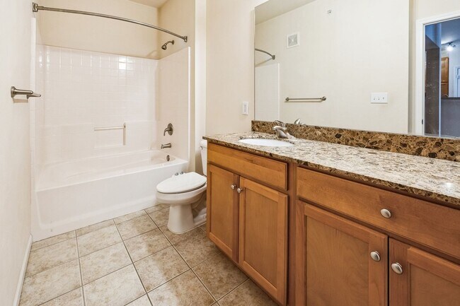 Building Photo - Charming 2BR Condo in Saint Louis
