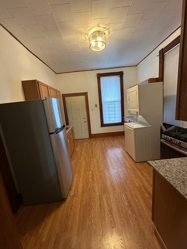 Building Photo - 3153 S Emerald Ave