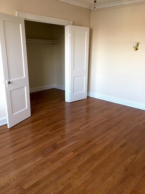 Building Photo - 4546 N Damen Ave