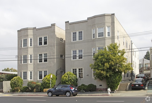 Primary Photo - 482 40th St
