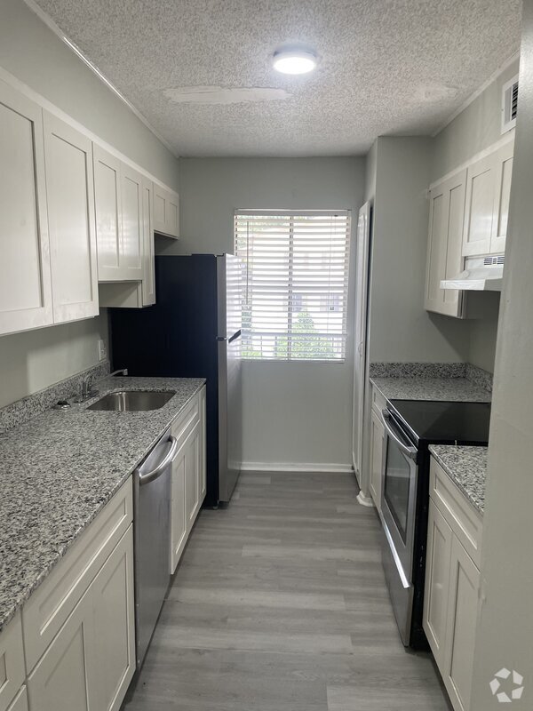 Building Photo - 1208 Bush River Rd
