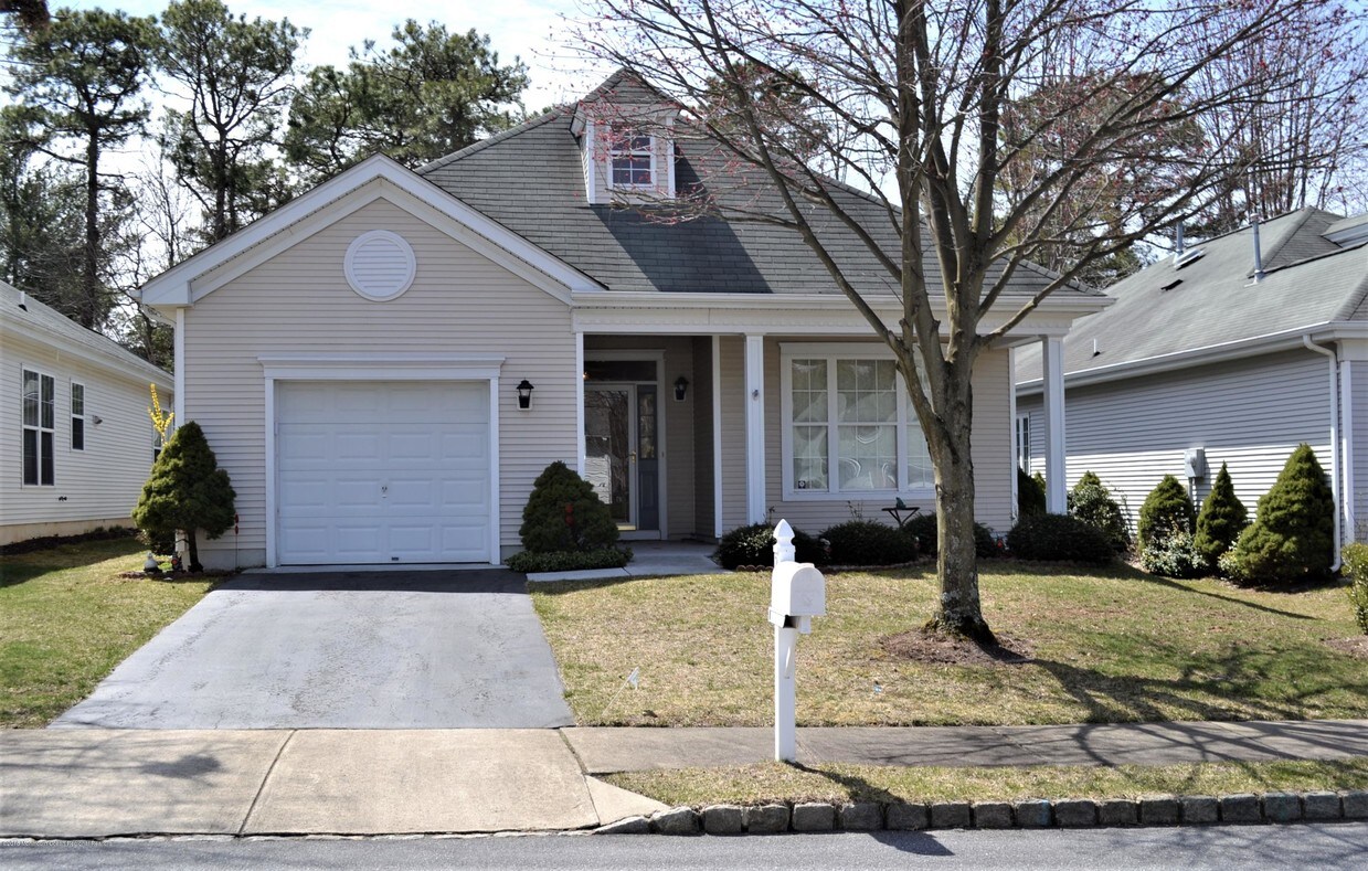 Primary Photo - 26 Silverwoods Dr