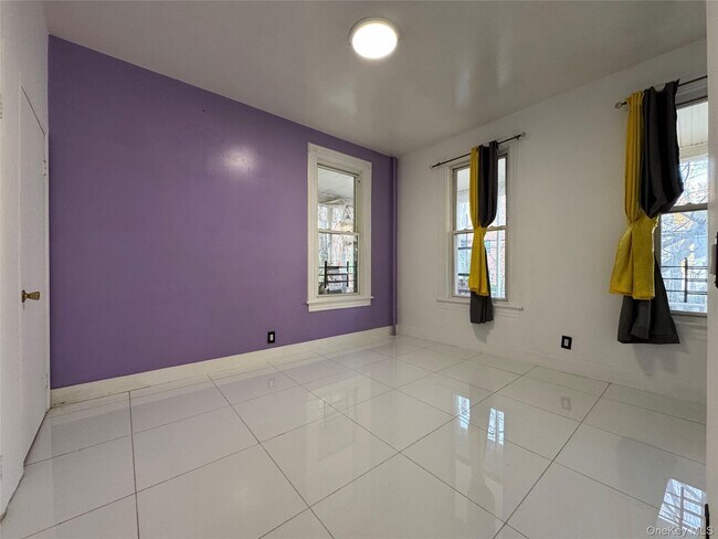 Foto del edificio - 642 E 224th St