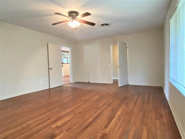 Building Photo - 1850 FM 1504