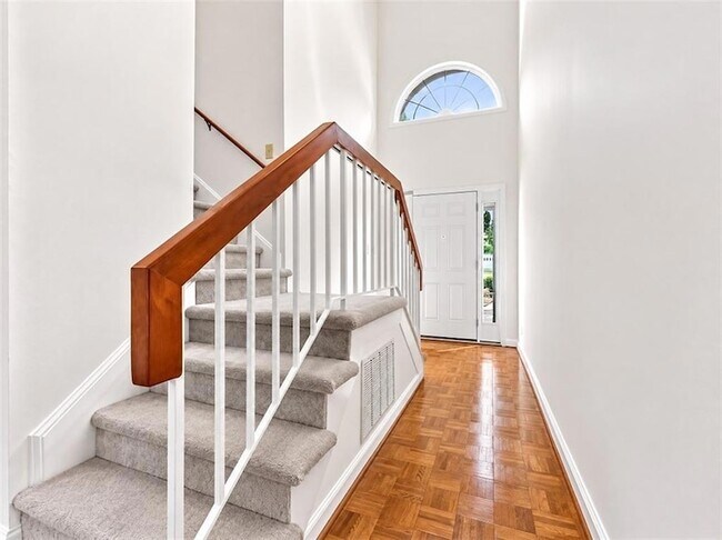Foto del edificio - 3924 Ashford Lake Ct NE