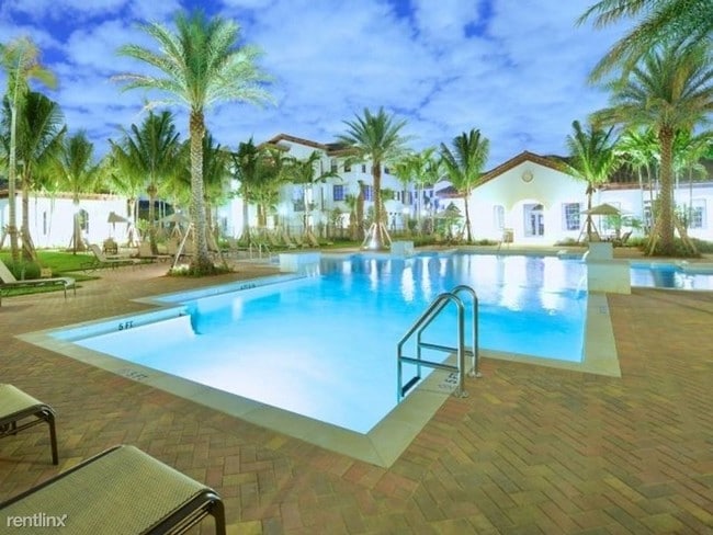 Building Photo - 1 br, 1 bath Condo - 6000 Toscana Dr # 42