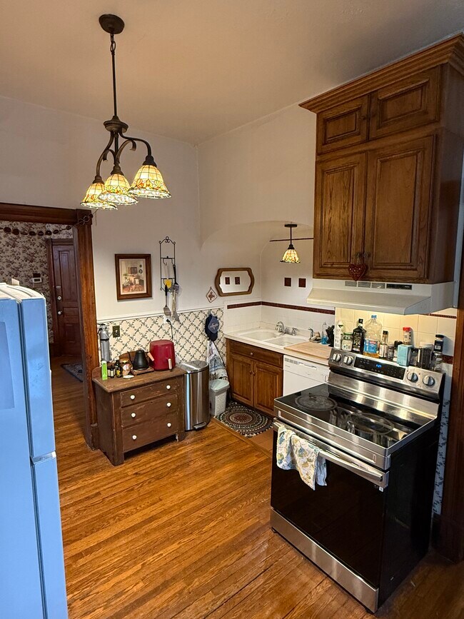Kitchen - 500 Stuart Ave
