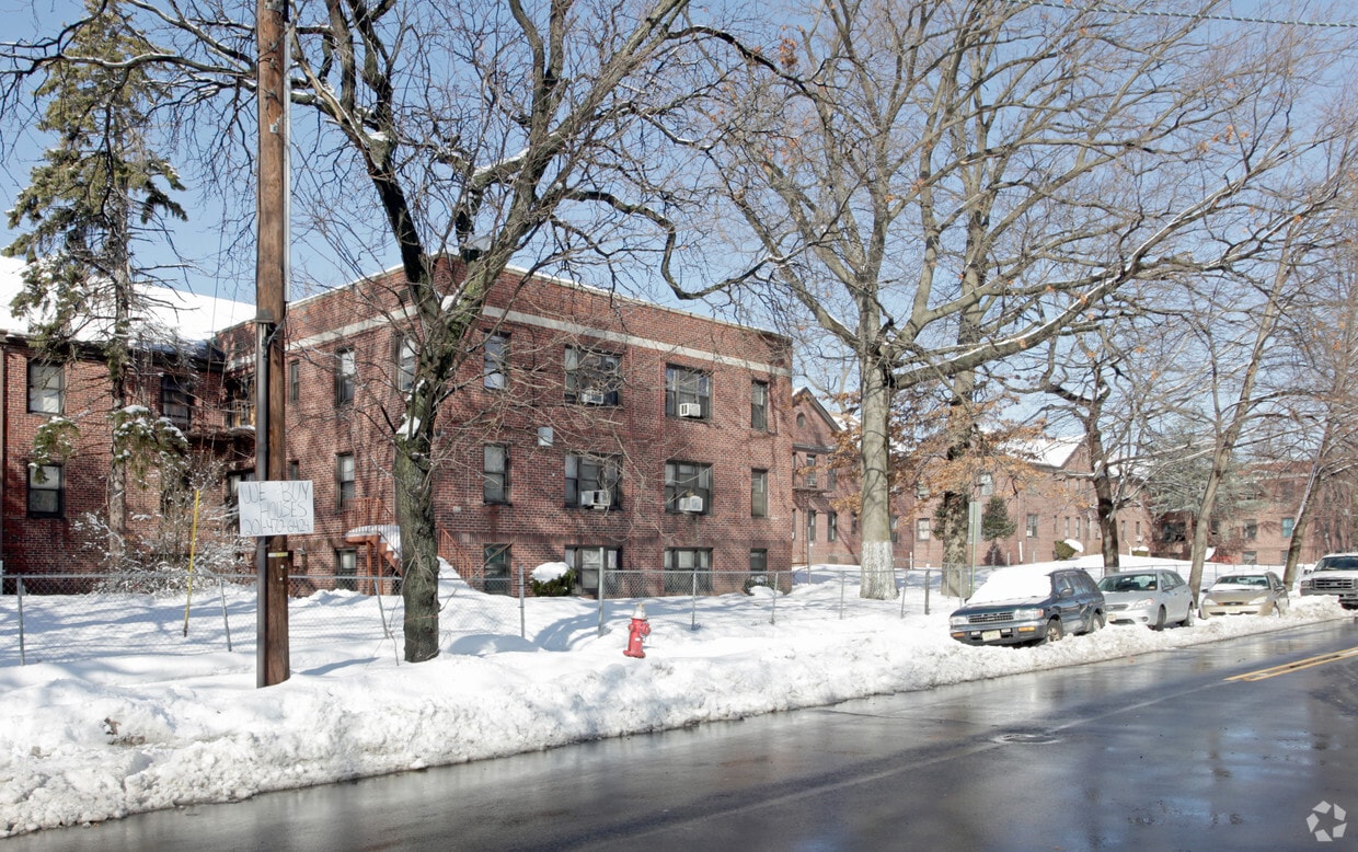 Primary Photo - Salem Park Apartments