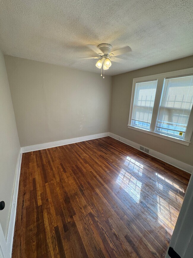 Foto del edificio - 13927 E Canfield St