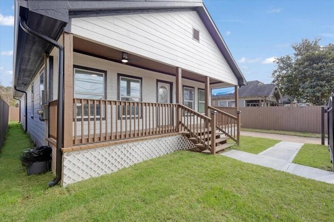 Building Photo - 6609 Avenue Q