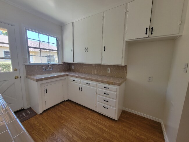 Foto del edificio - 13644 Leadwell St
