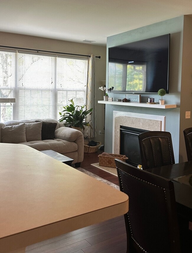 Building Photo - 47480 Pembroke Dr