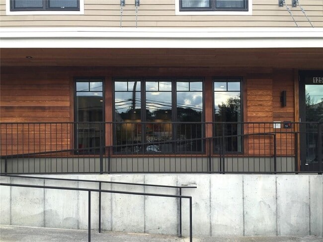 Building Photo - 125 Midway Rd