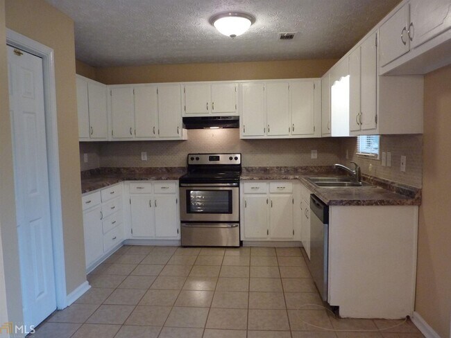 Foto del edificio - 145 Meadowview Terrace