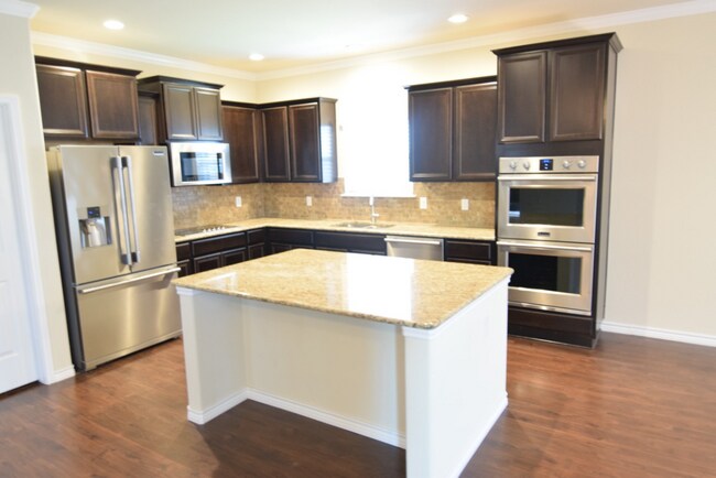 Building Photo - 5509 Kent Dr