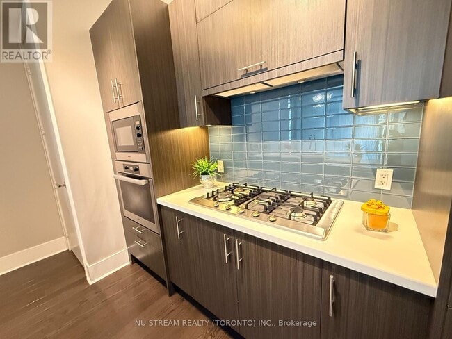 Building Photo - 29 Queens Quay E
