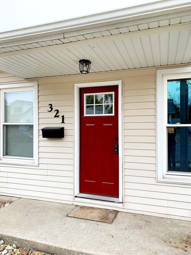 Building Photo - 321 Monroe St