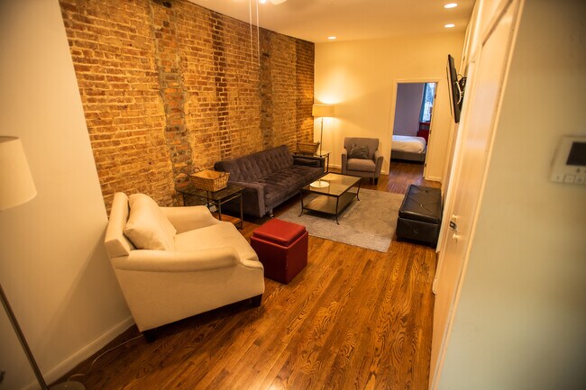 Living room - 214 E 49th St