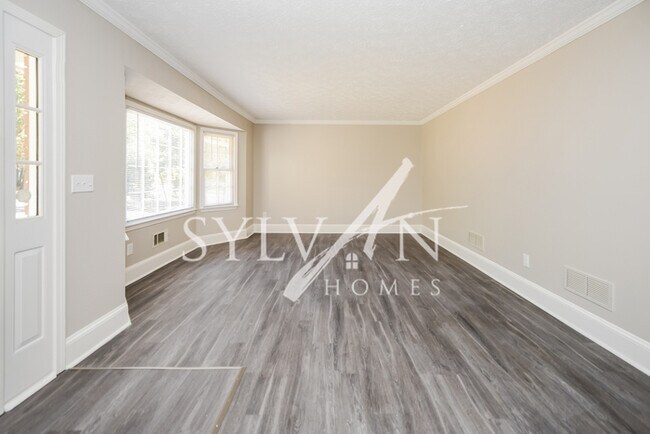 Building Photo - Prepare to fall in love with this 4 bedroo...