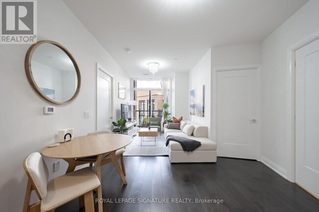 Building Photo - 293 The Kingsway