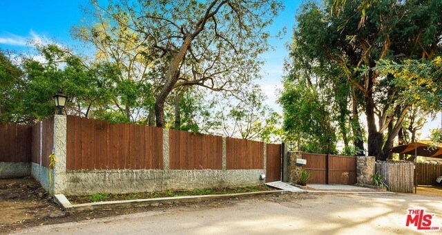 Primary Photo - 1830 Mango Way