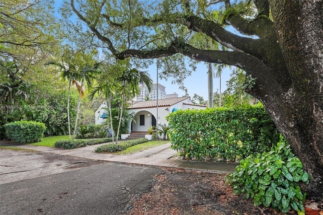Building Photo - 410 Minorca Ave