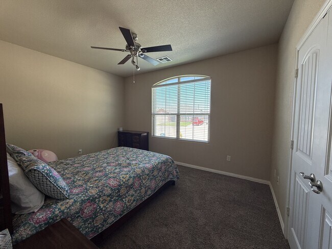Foto del edificio - 805 Gallantry Ln