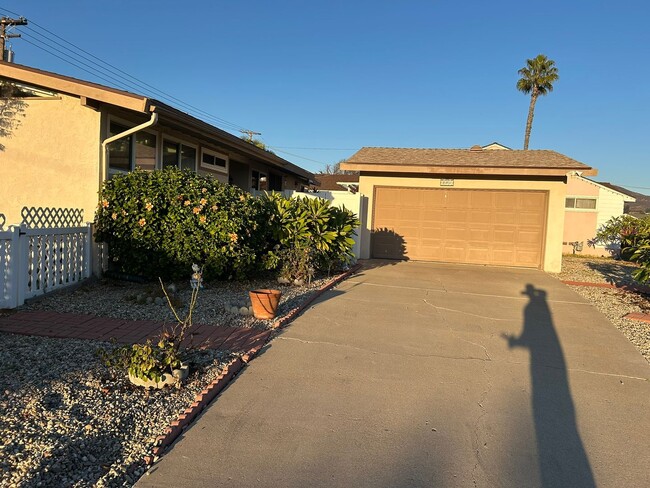 Building Photo - Charming & Pet-Friendly 3-Bedroom Home in ...