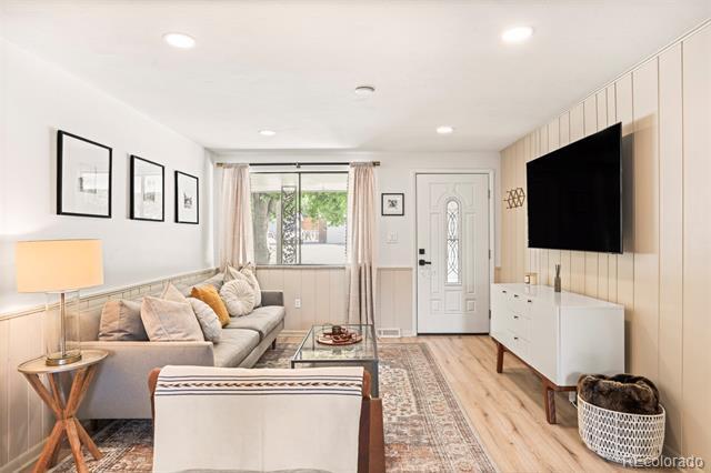 Building Photo - 7720 W 62nd Pl