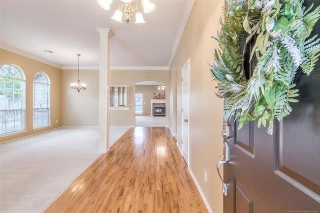 Foto del edificio - Beautiful south Tulsa 4 bed / 2 bath; $100...