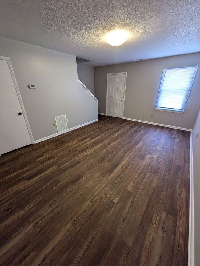 Building Photo - 2BD/1.5BA Unit in Hickory