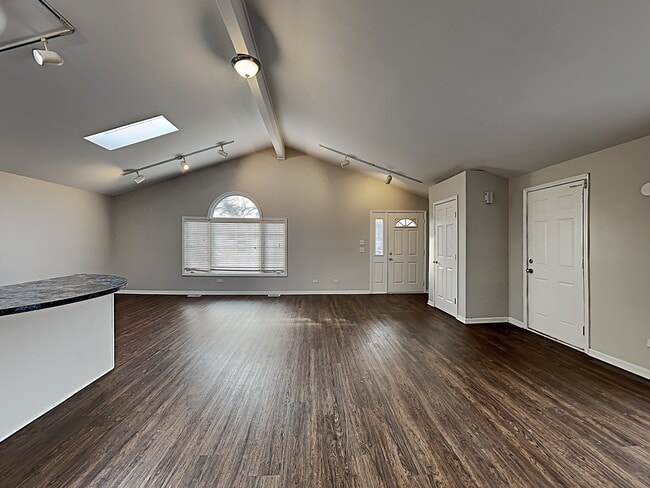 Building Photo - 121 Valleywood Drive