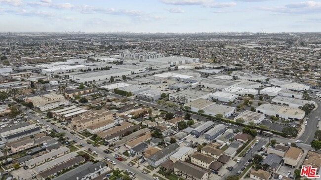 Foto del edificio - 1556 W 227th St