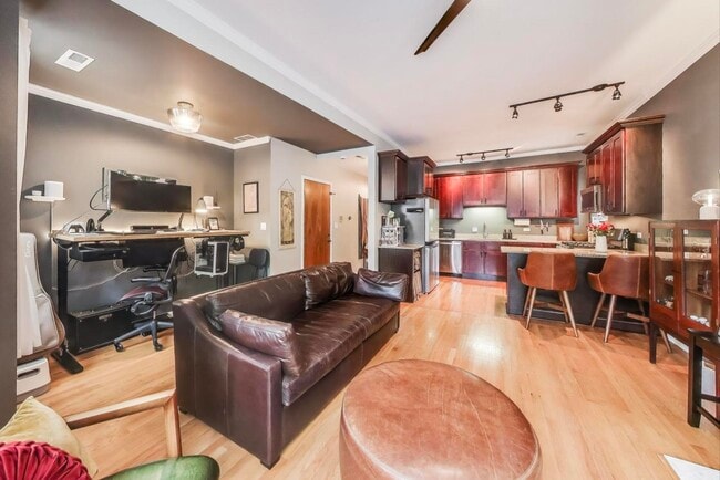 Foto del edificio - 2837 N Burling St