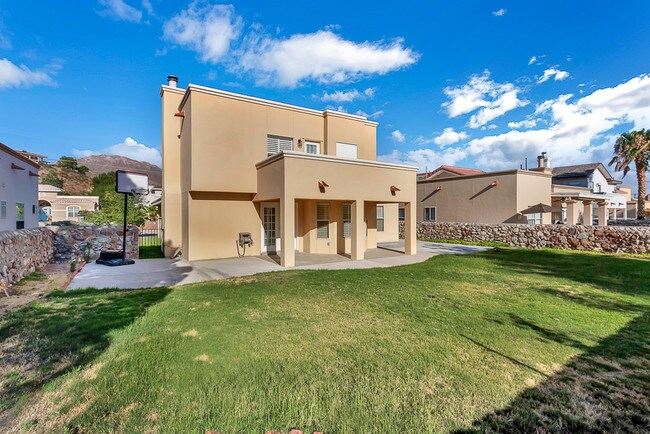 Building Photo - 925 Sun Ridge Dr