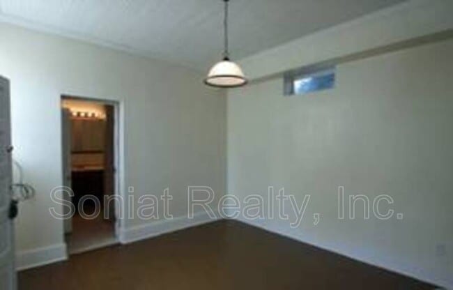 Building Photo - 815 Dante Street