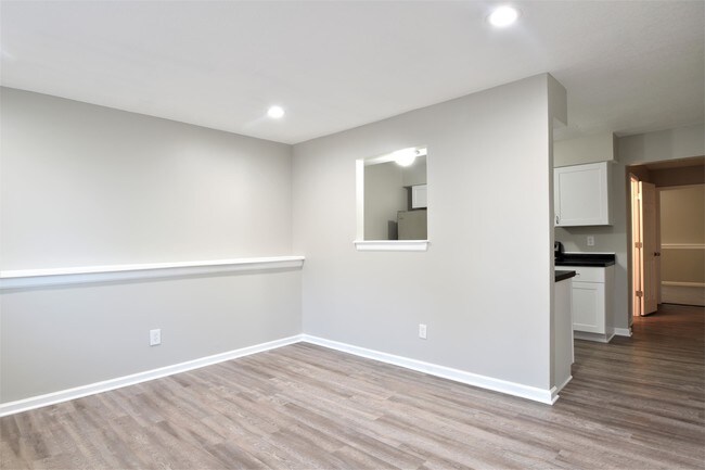 Building Photo - 8609 Holmes Rd