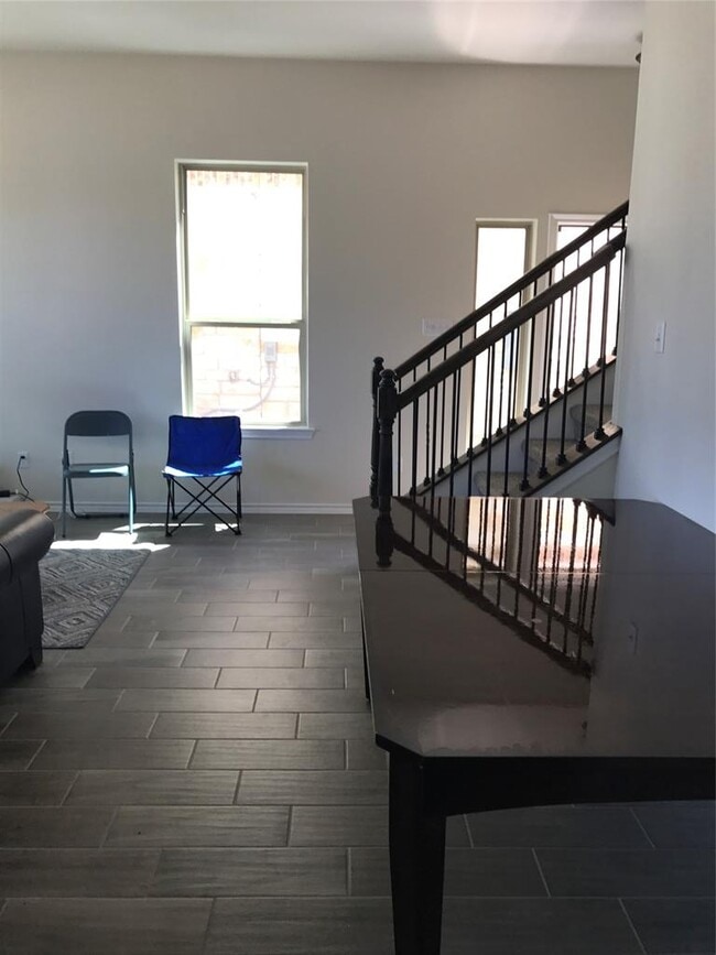 Foto del edificio - 2105 Town Centre Dr