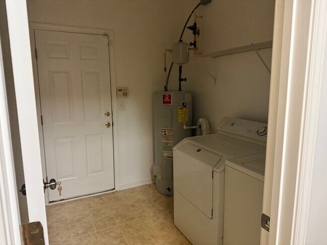 Building Photo - Shared Space Rental Southside 3