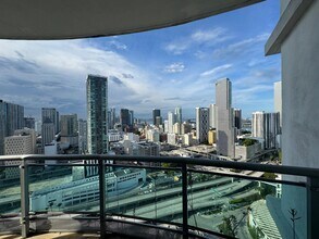 Building Photo - 350 S Miami Ave