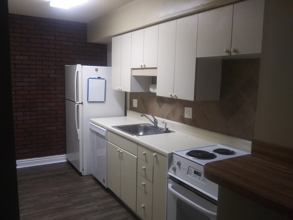Foto principal - 2402 Whispering Woods Blvd