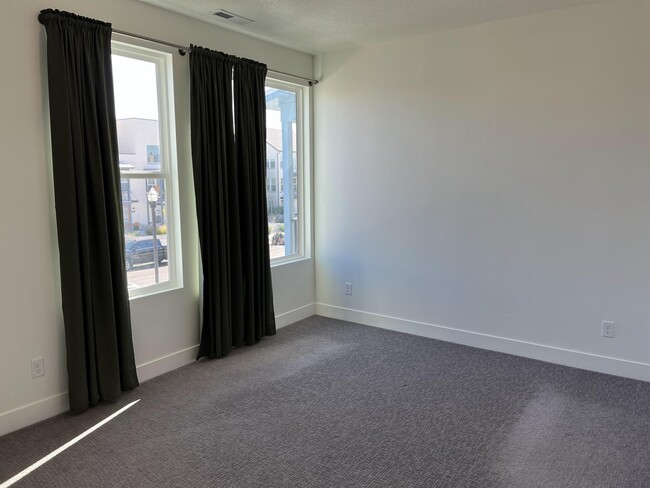 Building Photo - 10744 S Porcini Dr