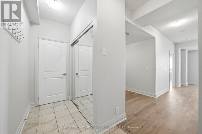 Photo du bâtiment - 1070 Sheppard Ave W