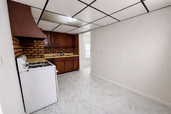 Foto del edificio - Updated 3BR Home with Garage and Fenced Yard