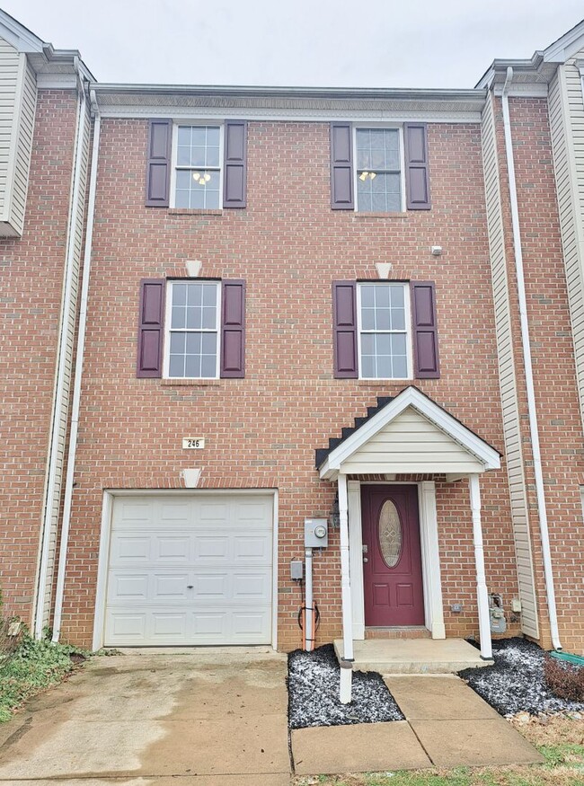 Foto del edificio - 3 Bed / 2-1/2 Bath Single Family Townhome ...