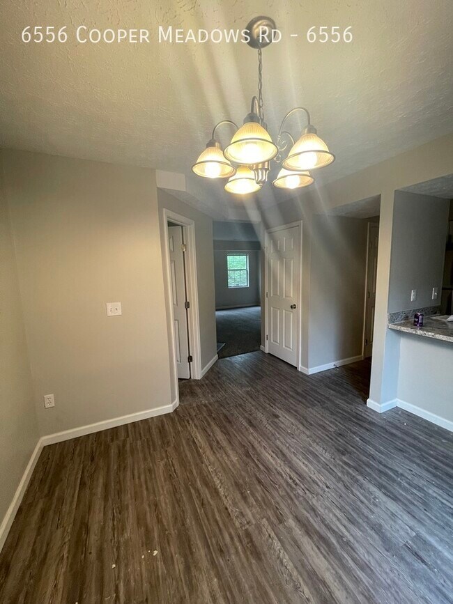 Building Photo - Newly Renovated 2bd / 2.5bath Townhome