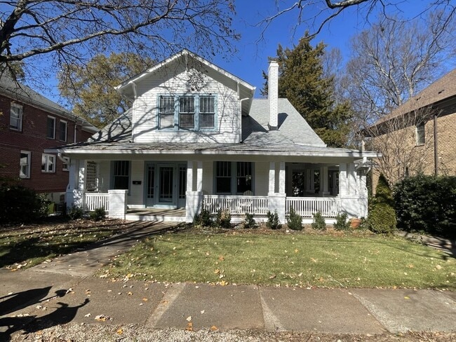 Foto del edificio - 4 Bd 3 Ba House