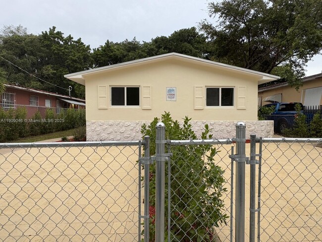 Foto del edificio - 5480 NW 4th Ave