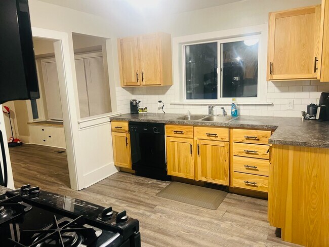 Foto del edificio - 27 Maplelawn St SE